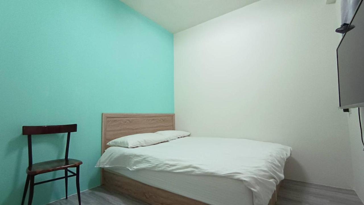 Fengchia Bichon B&B Taichung Exteriör bild